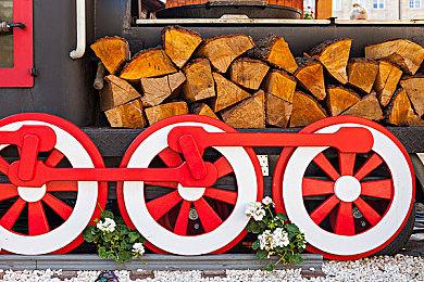 马斯克身价重新突破3000亿美元：稳居世界第一